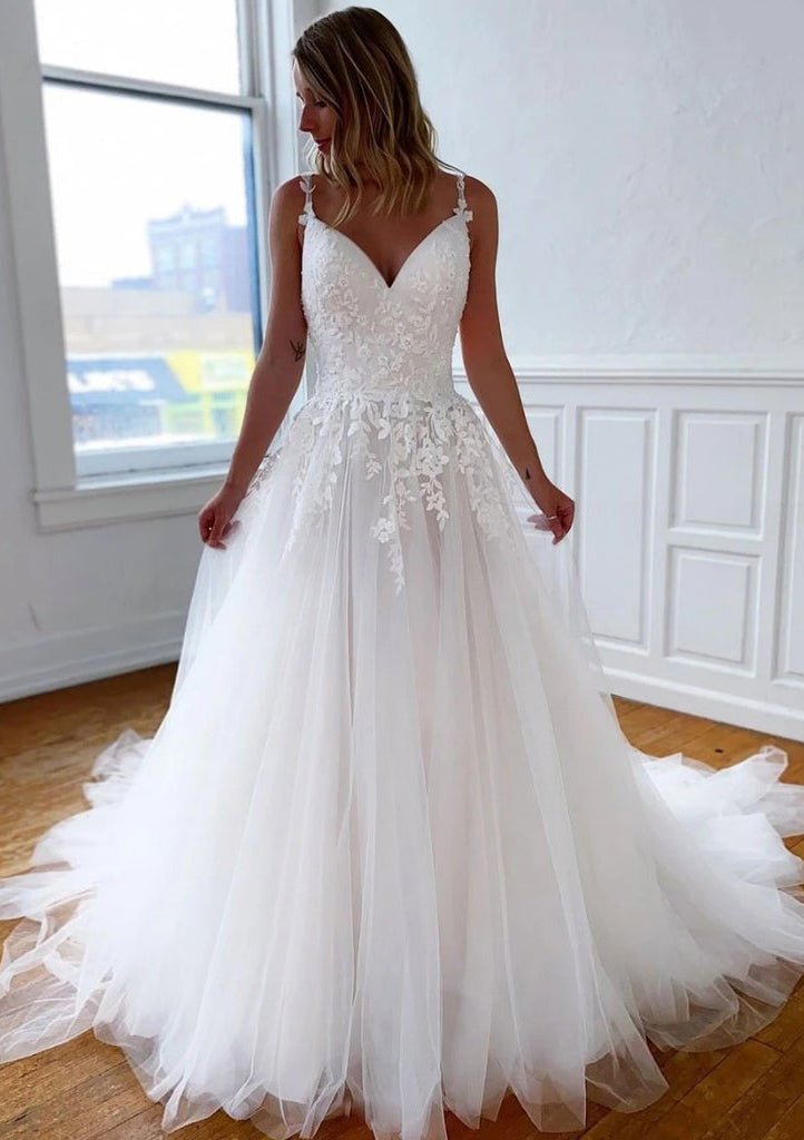A-line Sweetheart Sleeveless Tulle Chapel Train Wedding Dress With Appliques Lace