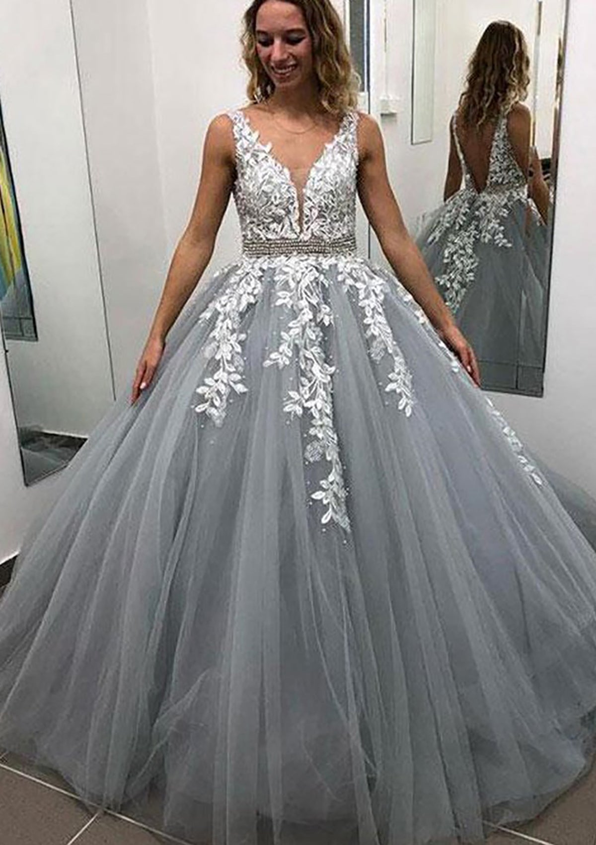 Ball Gown Sleeveless Long/Floor-Length Tulle Prom Dress With Lace Appliqued Beading - dennisdresses