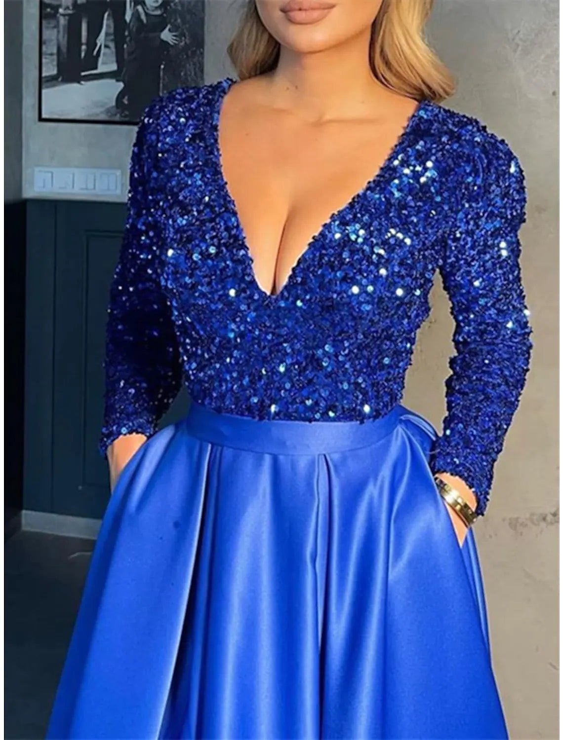 A-Line Celebrity Style Sparkle Sexy Party Wear Prom Dress V Neck Long Sleeve Sweep / Brush Train Satin with Slit Splicing 2023