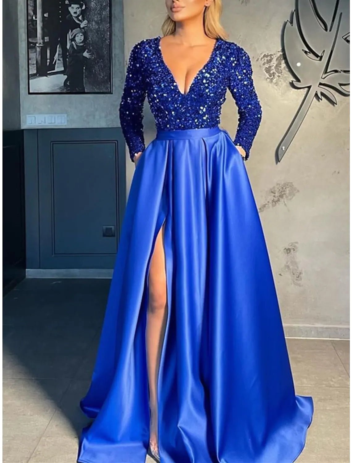 A-Line Celebrity Style Sparkle Sexy Party Wear Prom Dress V Neck Long Sleeve Sweep / Brush Train Satin with Slit Splicing 2023